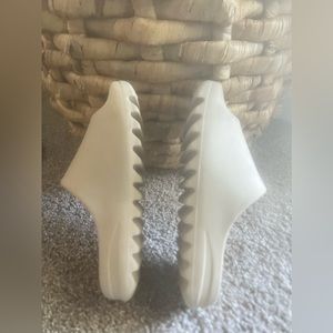 Yeezy Slides: Desert Sand